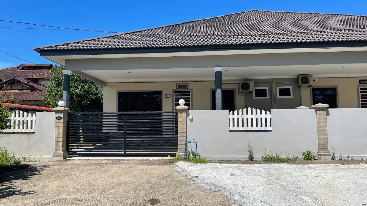Nikmat Homestay Riyadh Kampong Tuan Mandak Екстериор снимка